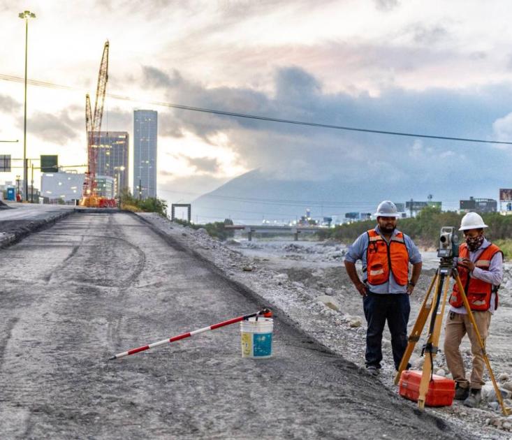 Supervisa Samuel García obras del Par Vial
