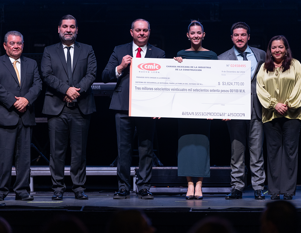 Atestigua Gobernador donación de CMIC a DIF Nuevo León