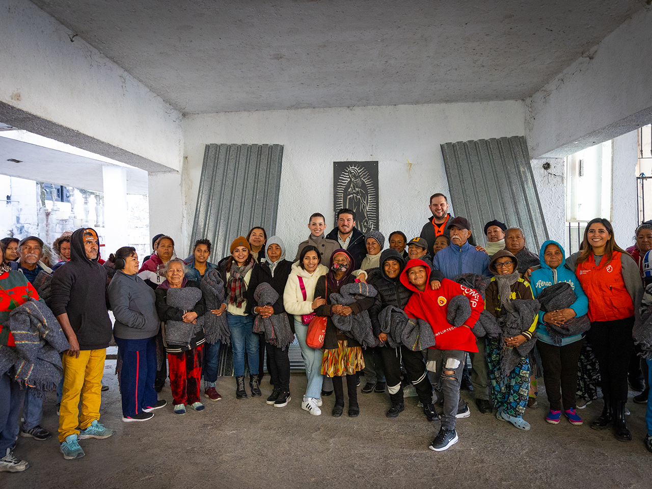 Encabeza Gobernador apoyo a la población vulnerable por frente frío