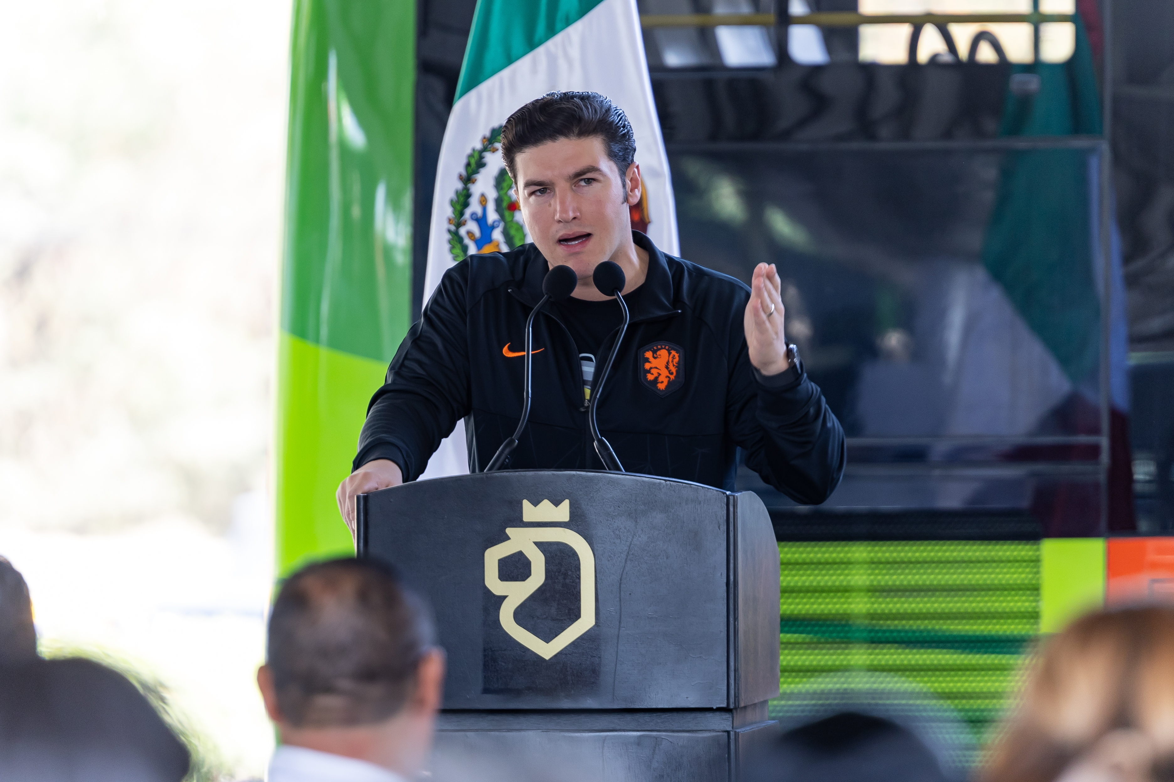 Con entrega de nuevas unidades de Ruta 223, Estado fortalece transporte público