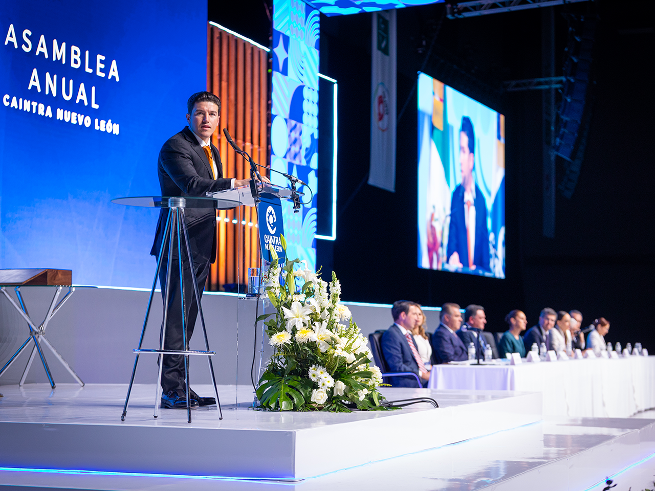Acuden Claudia Sheinbaum y Samuel García a toma de protesta de la CAINTRA