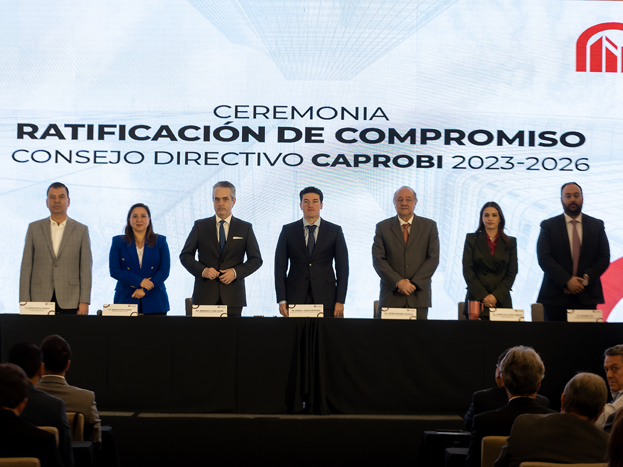 Plantea Gobernador eliminación de impuestos y simplificación de trámites para invertir en NL, ente CAPROBI