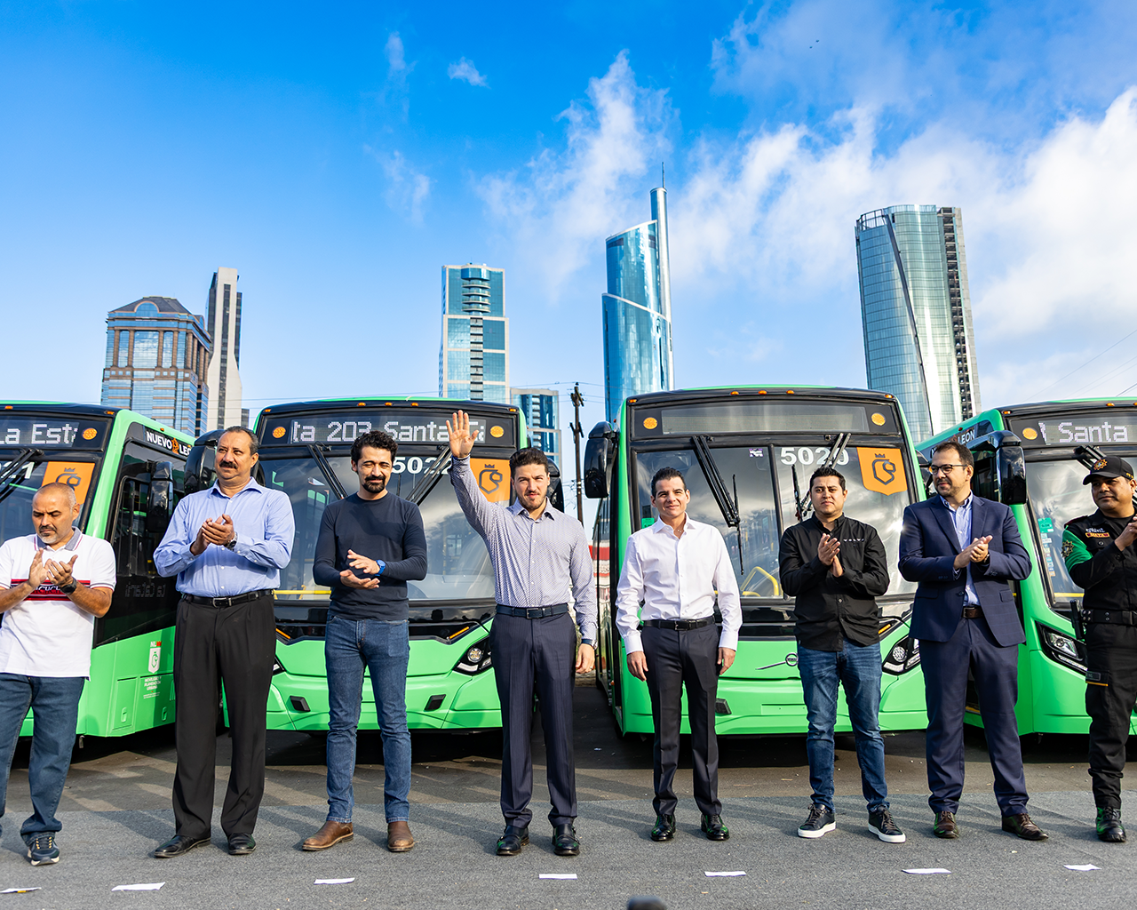 Entrega Gobernador 40 camiones con el sello de NL y tecnología de punta