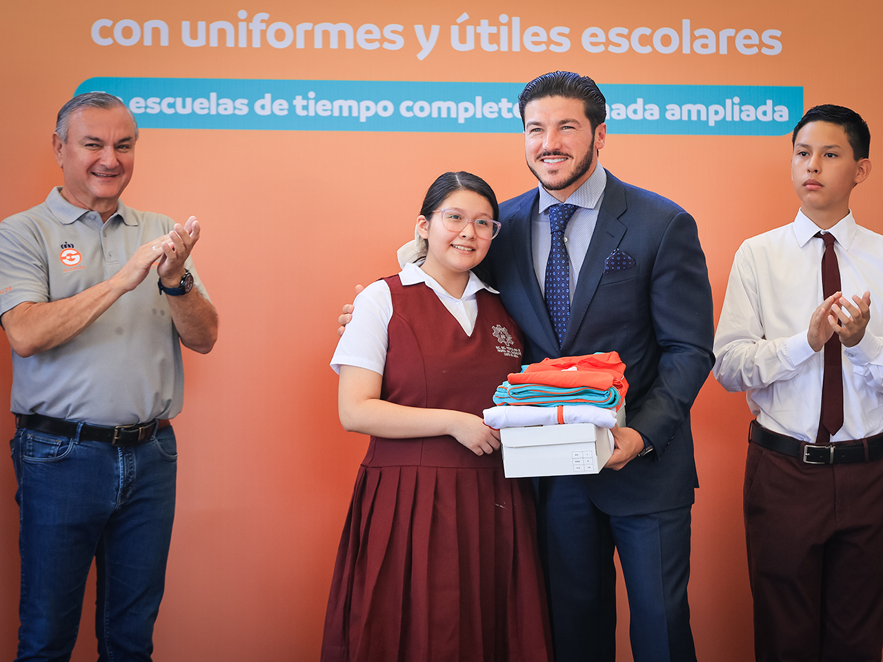 Entrega Gobernador kits escolares