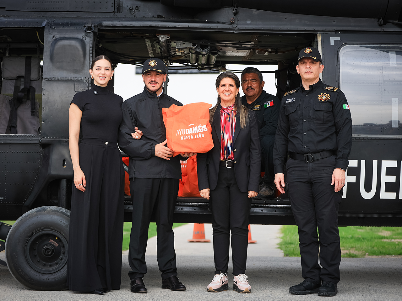 Envía Gobierno de NL más ayuda humanitaria con helicóptero Black Hawk a Veracruz