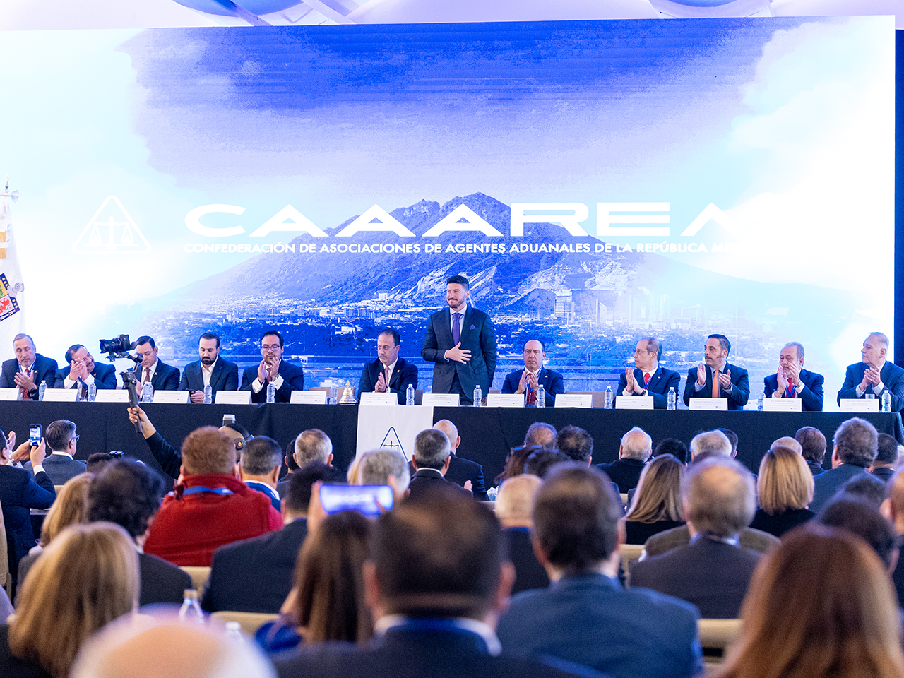 En NL comercio exterior se multiplica; Samuel García ante sector aduanal