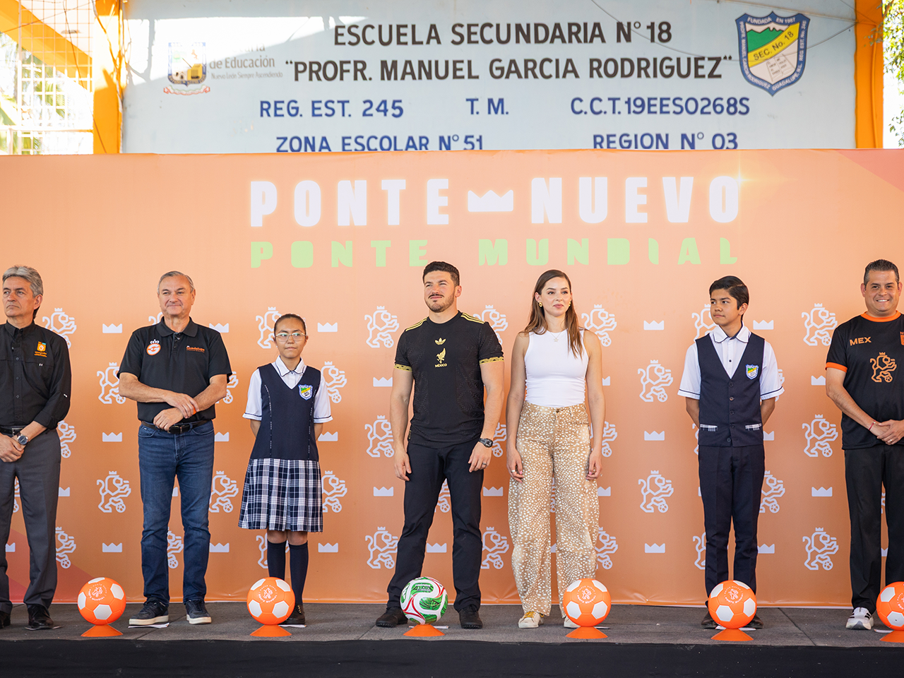 Samuel García y Mariana Rodríguez inauguran la cancha 450 rumbo al Mundial 2026 en secundaria de Guadalupe