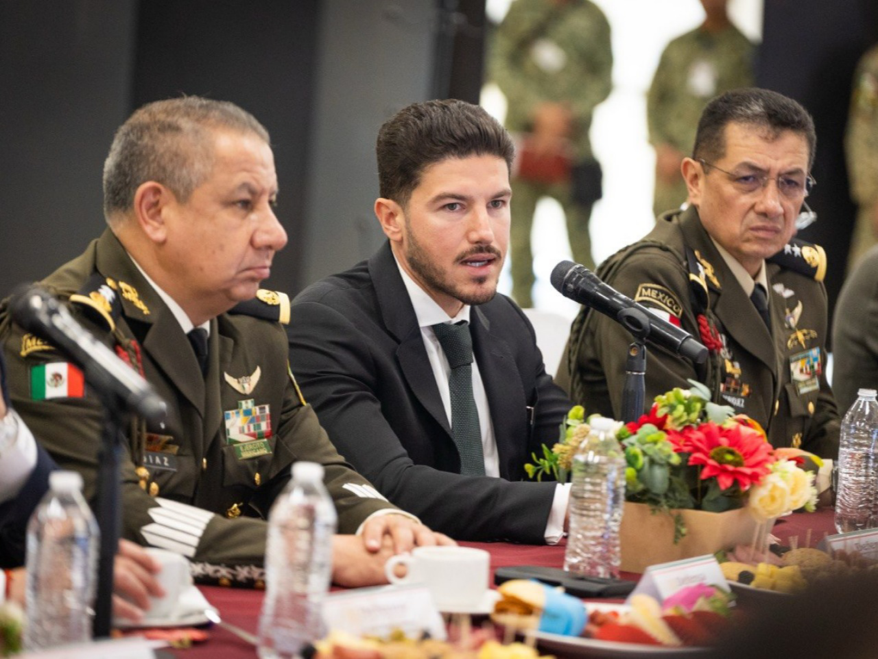 A no bajar la guardia llama el Gobernador Samuel García,  a Mesa de Seguridad