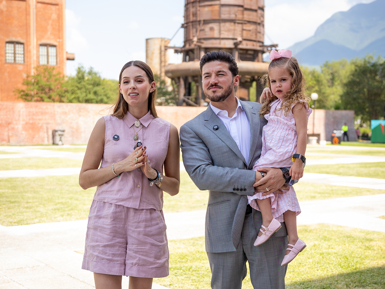Invitan Samuel y Mariana  a vivir fiesta mundialista en Nueva Zona FUT & KIDS de Parque Fundidora