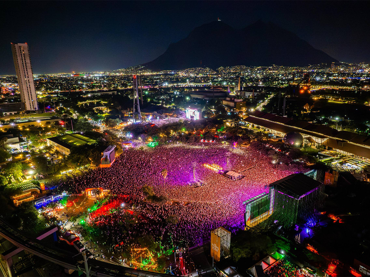 Más de 150 mil personas vibran en el Fan Fest con Grupo Firme
