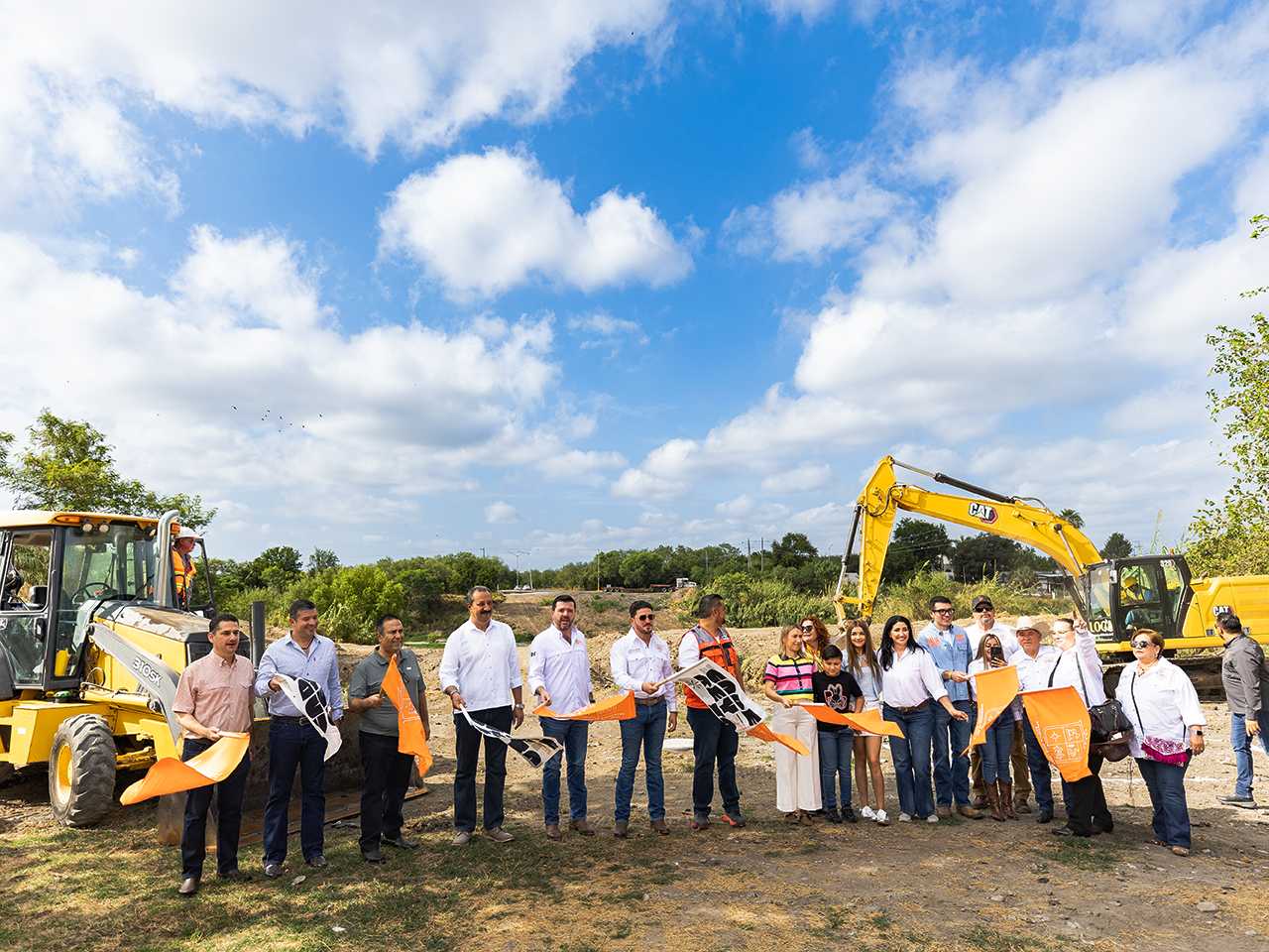 Inicia Gobernador gira por Cadereyta con obras del Puente "La Unidad" 