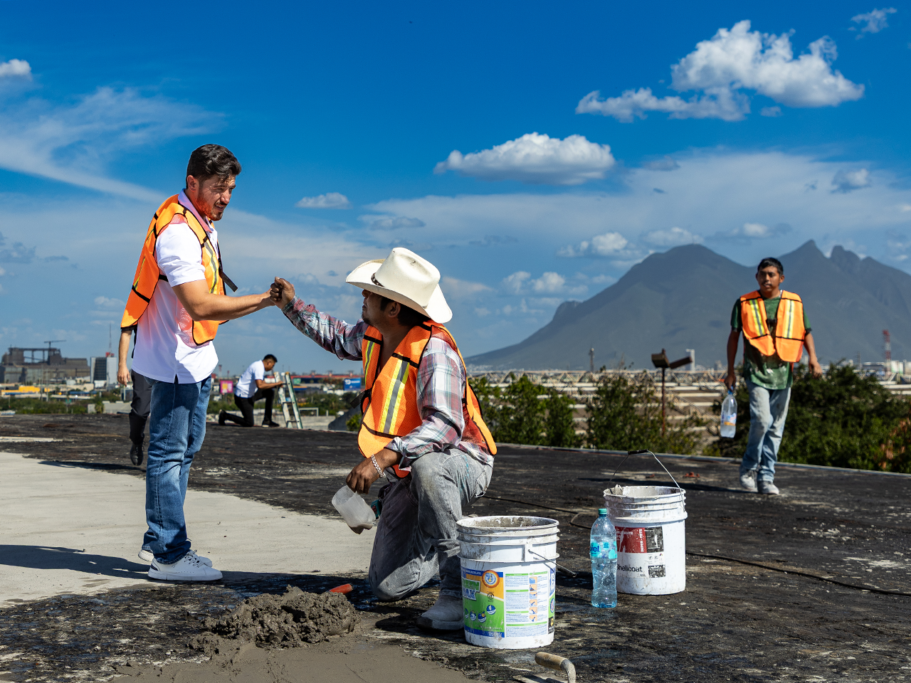 Destina Gobernador 2 mil mdp a escuelas y promete regresar en 15 días para entregar obras en plantel de Topo Chico