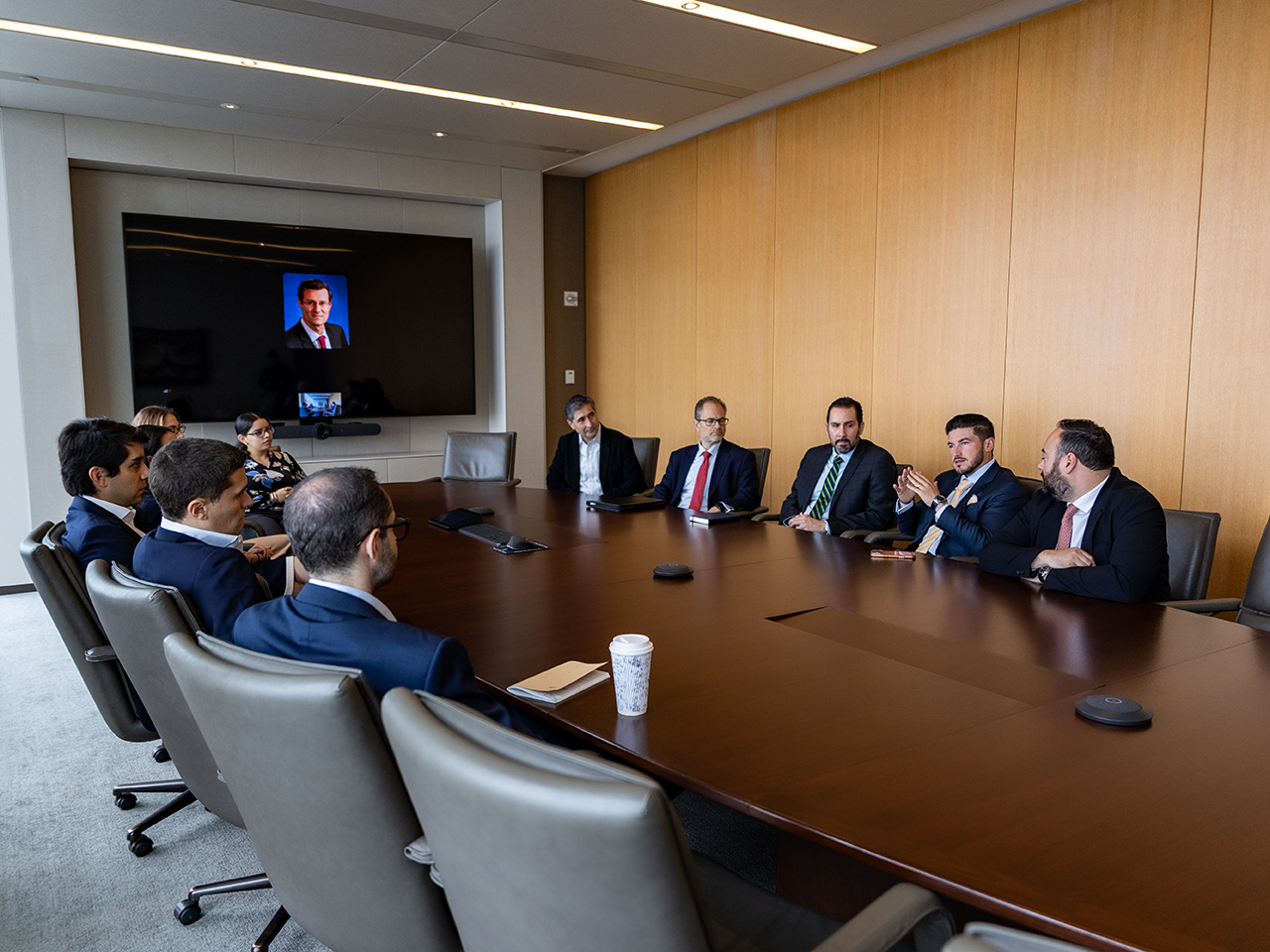 En gira por Nueva York, busca Samuel más inversiones para NL