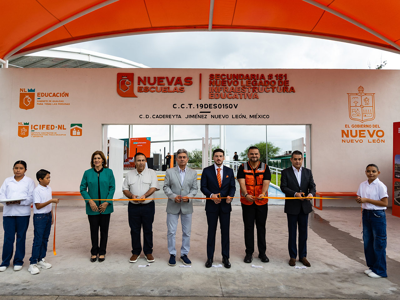 NL primer lugar en educación; entrega Gobernador secundaria, cancha y kits escolares en Cadereyta