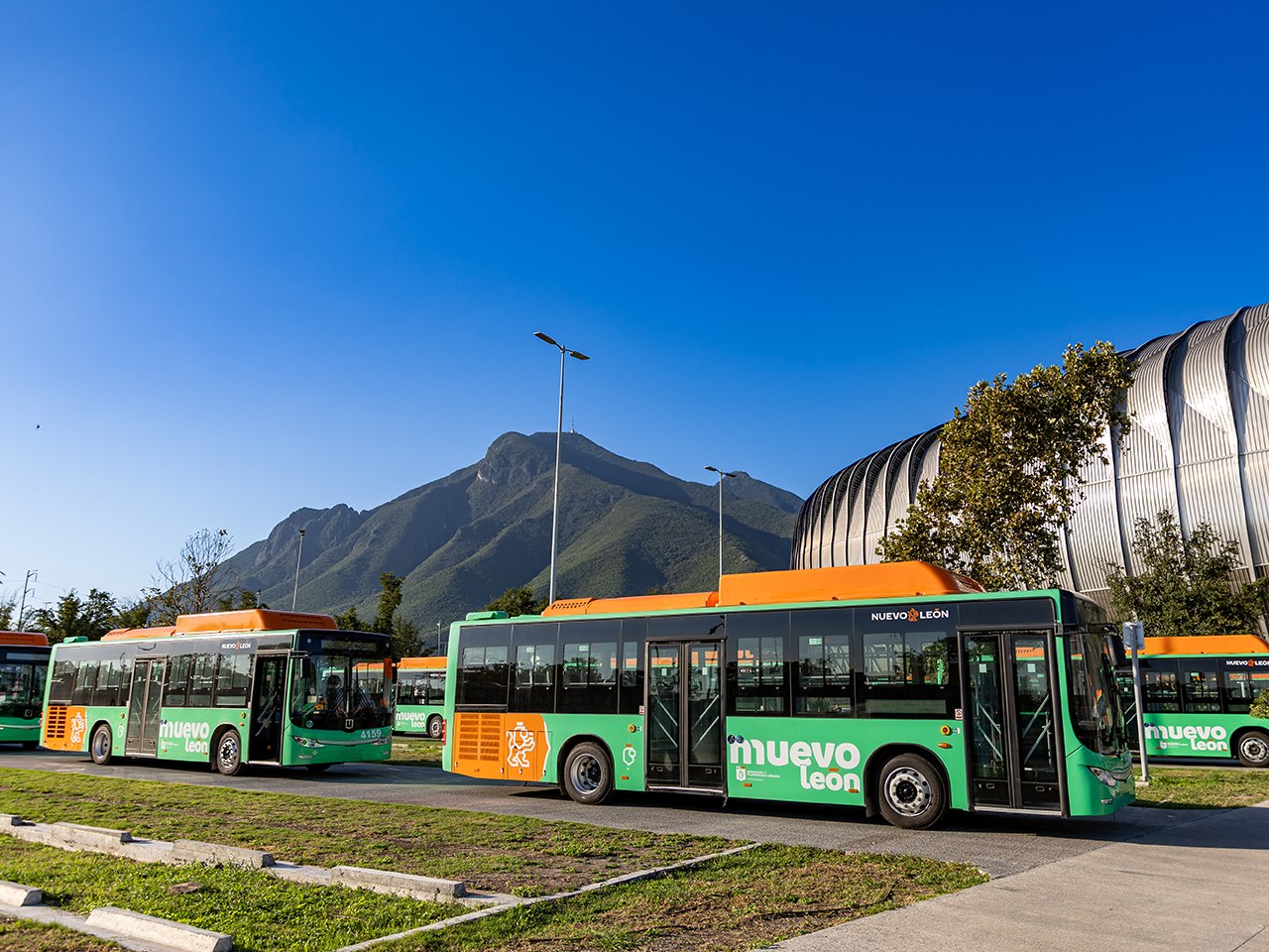 Nuevos camiones y paraderos