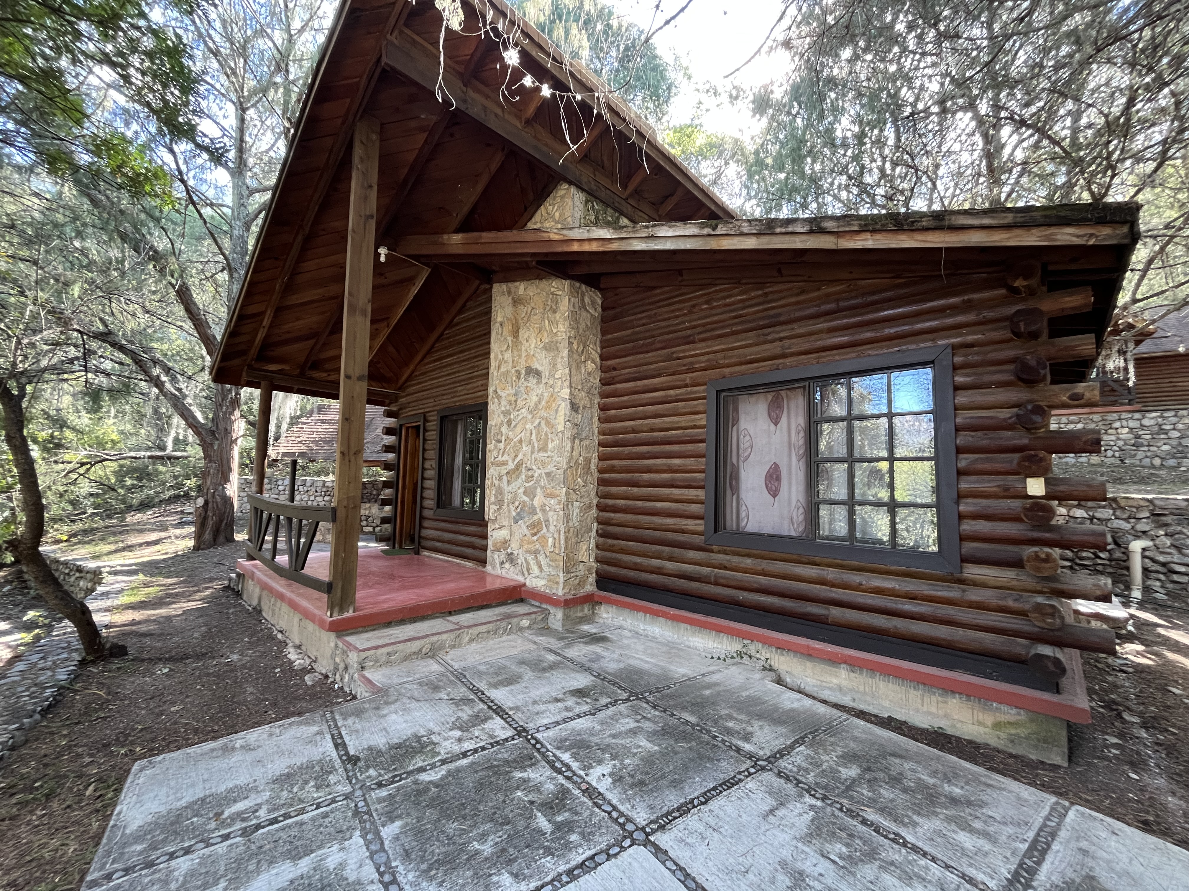 Vista exterior de la cabaña