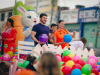 Celebran Samuel y Mariana a niños y niñas con desfile multicolor en municipio de Monterrey